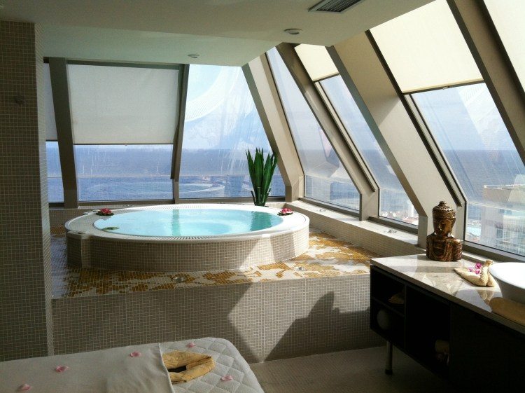 Chambre avec jacuzzi de luxe en 55 designs impressionnants Deco jacuzzi interieur
