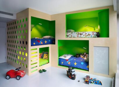 chambre-enfant-amenamgent-lit-mezzanine-jouet-lampe-murale