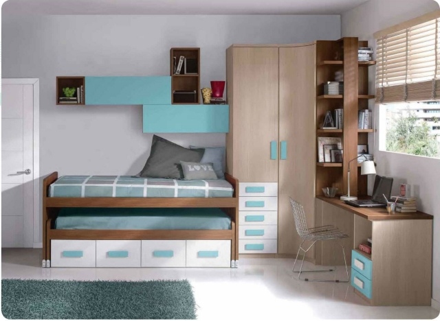 chambre-enfant-armoires-murales-bleu-lit-bureau-bois