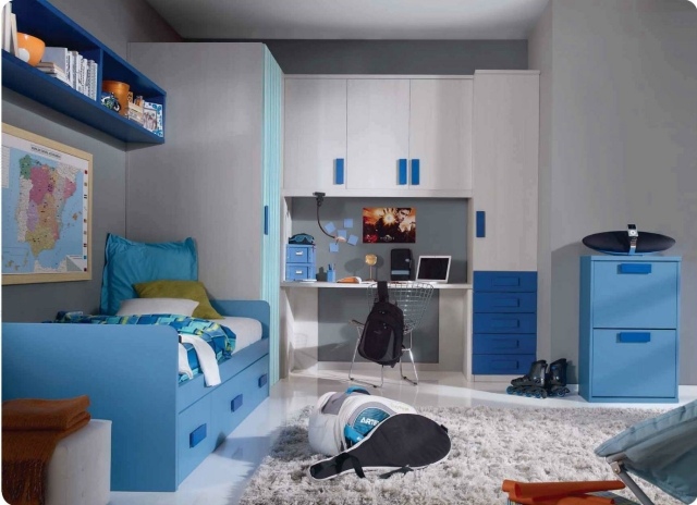 chambre-enfant-garcon-lit-armoire-rangement-tapis-etageres-murales