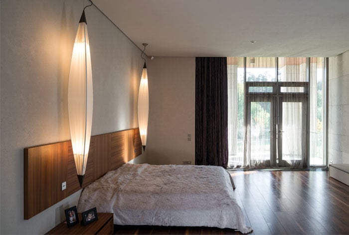 chambre-moderne plancher bois lampes design original