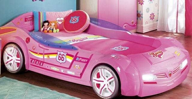 chambre-petite-fille-alternative-lit-voiture-rose