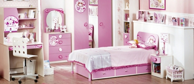 chambre-petite-fille-complète-meubles-déco-rose-bonbon