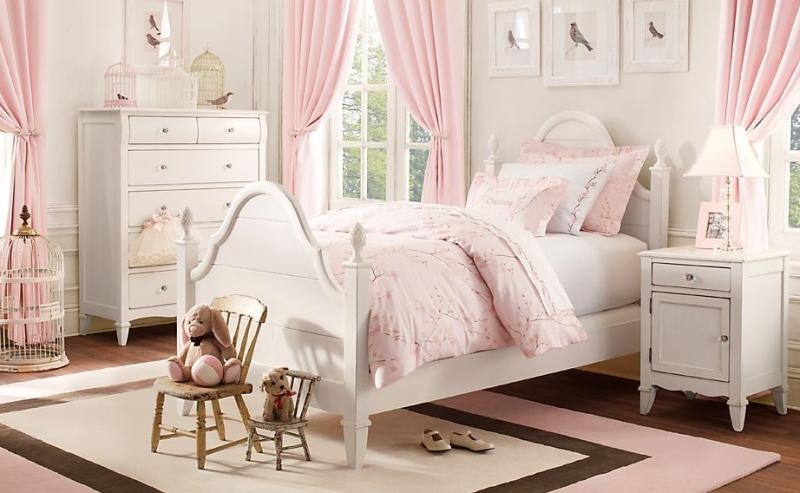 chambre-petite-fille-romantique-meubles-blancs-déco-rose-pâle