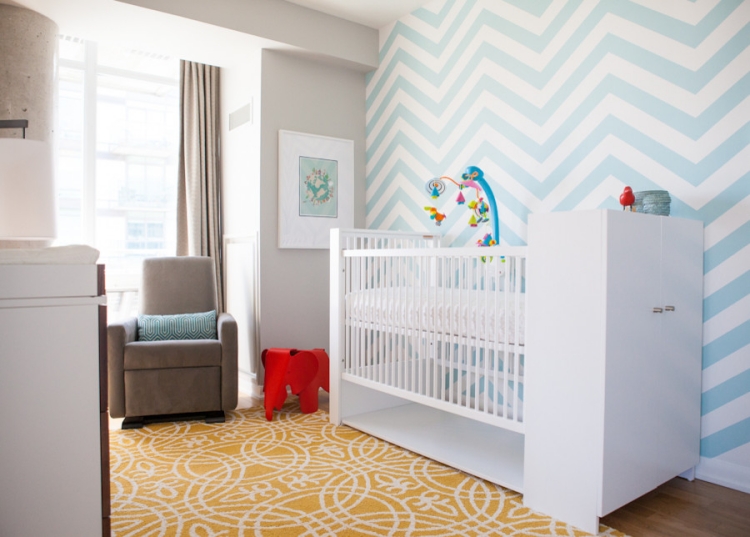 combiner-motifs-couleurs-variés-décoration-chambre-bébé