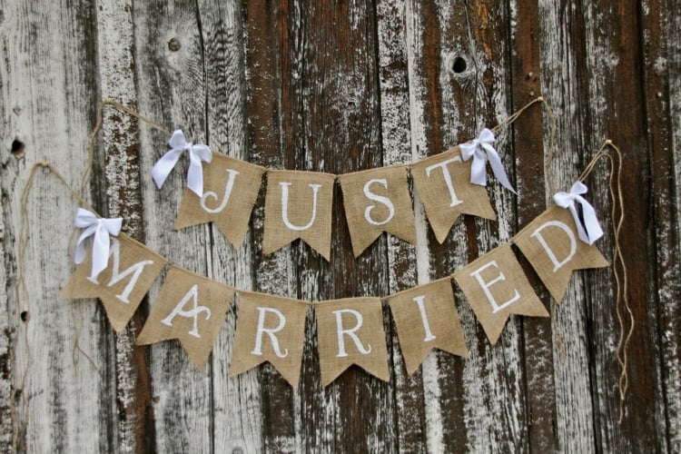 deco-mariage-champetre-guirlande-fanions-jute-just-married