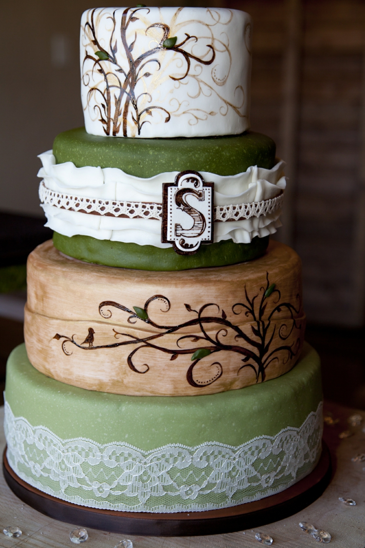 deco-mariage-champetre-gâteau-vert-marron-dentelle-dessins-nature