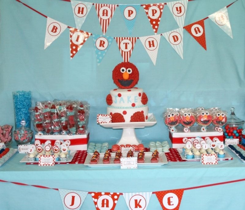 decoration-anniversaire-enfant-Elmo-guirlandes-fanions-bleu-rouge-blanc