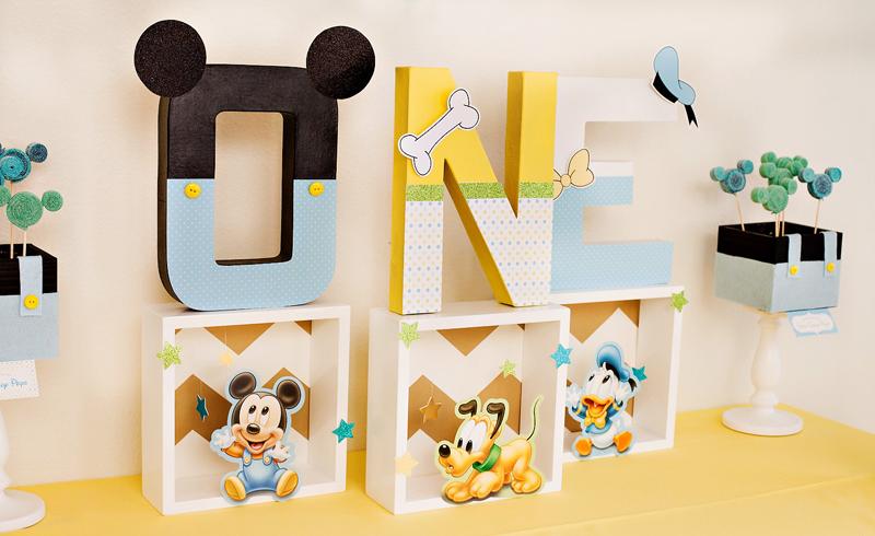 decoration-anniversaire-enfant-Mickey-Mouse-Donald-lettres-colorées