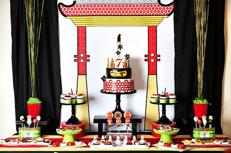 decoration-anniversaire-enfant-ninja-candy-bar-thématique-cupcakes-gâteau