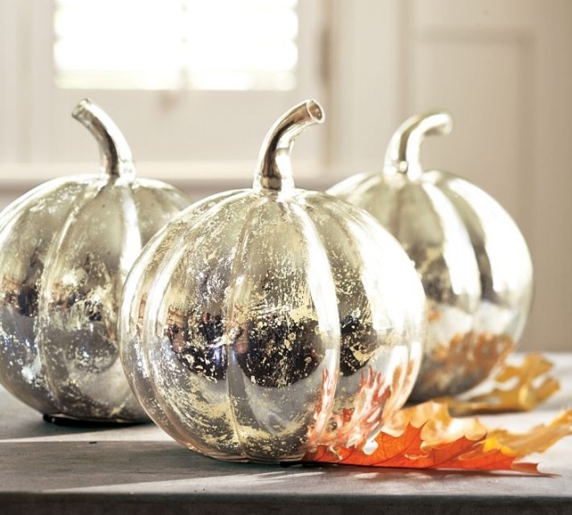 decoration-automne-citrouille-decorative-couleur-argent-feuilles