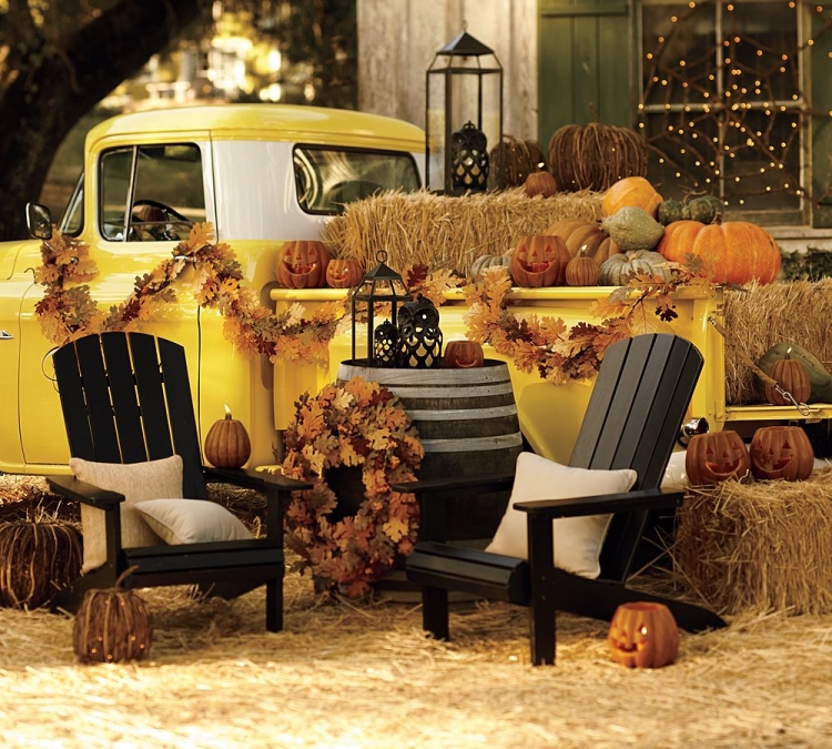 décoration automne  citrouille-voiture-lanterne-paille