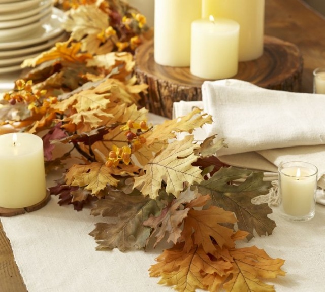 decoration-automne-table-feuille-bougies-assiettes