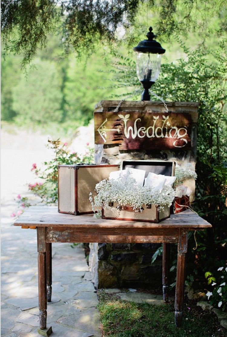 decoration table livre or mariage style champetre chic
