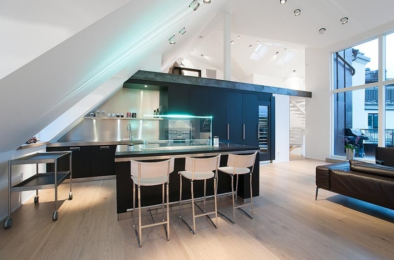 design-conception-cuisine-plafond-blanc-bar-noir-éclairage-indirect-table-appoint conception cuisine