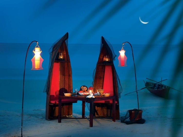 destination-vacances-amoureux-dîner-tête-tête-plage-Bintan-Indonésie