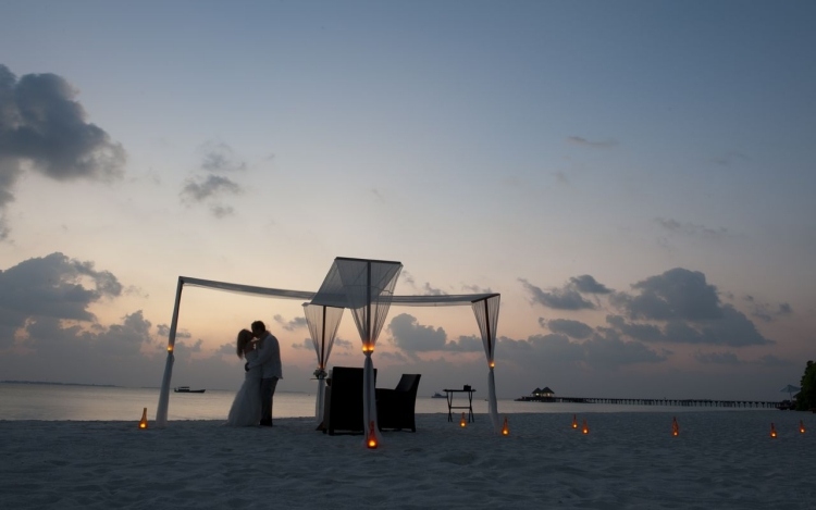 destination-vacances-amoureux-lune-miel-romantique-Maldives