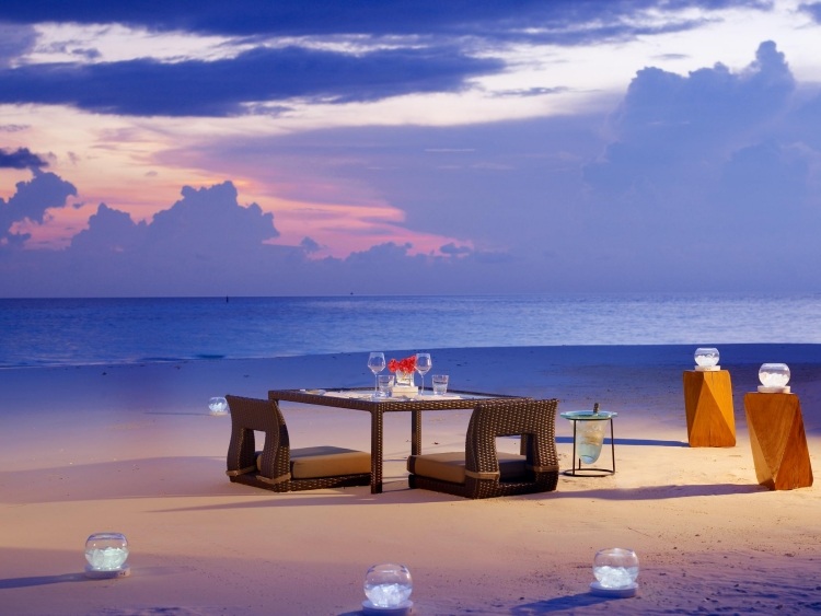 destination-vacances-dîner-amoureux-plage-Maldives