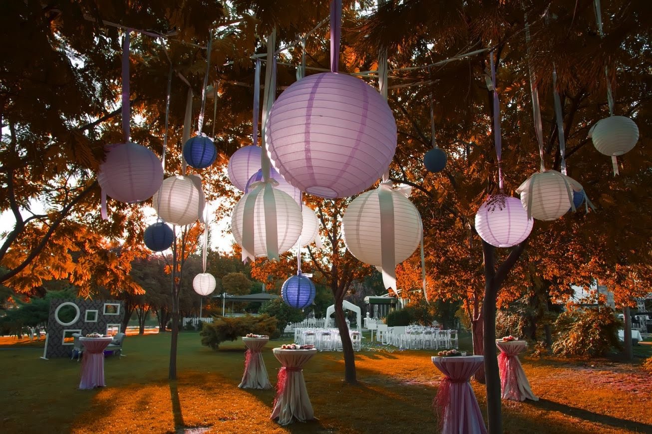 déco-garden-party-lanternes-papier-occasion-formelle