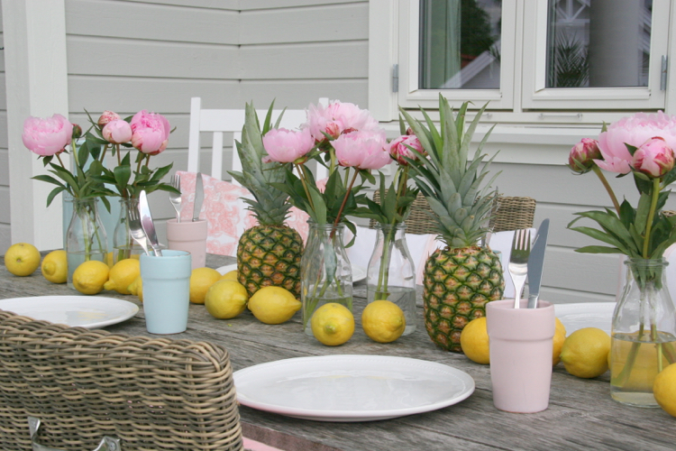 décoration garden-party -déco-pivoines-roses-citrons-ananas