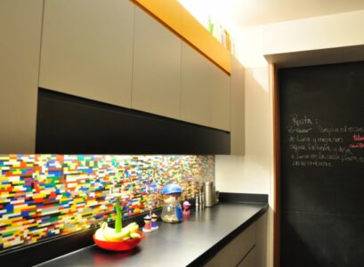 dosseret-de-cuisine--multicolore-armoire-rangement-peinture-ardoise