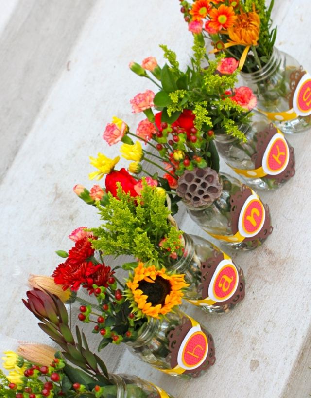 déco-automne-table-festive-bouquets-pots-confiture