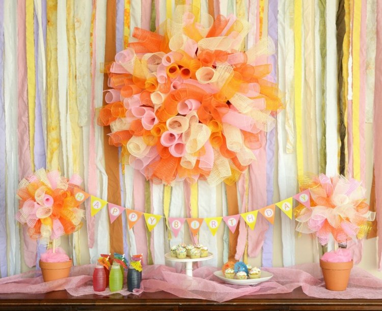 décoration-anniversaire-garden-party-fleurs-tissu-filet