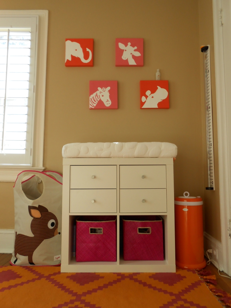 décoration chambre bébé tableux animaux-rose-orange