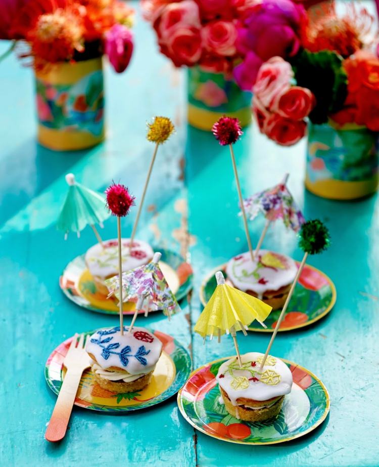 décoration-garden-party-cupcakes-glaçage-ombrelle-cocktail