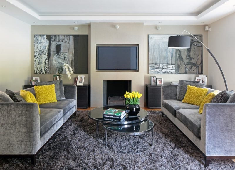 décoration-intérieur-jaune-gris--canape-droit-coussins-table-ronde-tapis