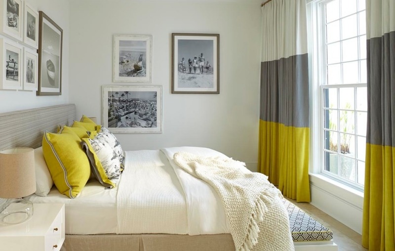 décoration-intérieur-jaune-gris-chambre-coucher-rideau-rayures-coussins-couverture