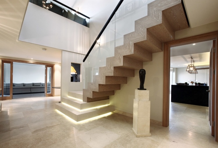 eclairage-escalier-led-indirect-escalier-bois-rambarde-verre-rampe-noire