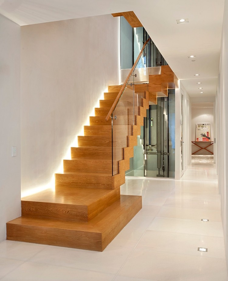 eclairage-escalier-led-indirect-escalier-bois-rambarde-verre éclairage escalier led