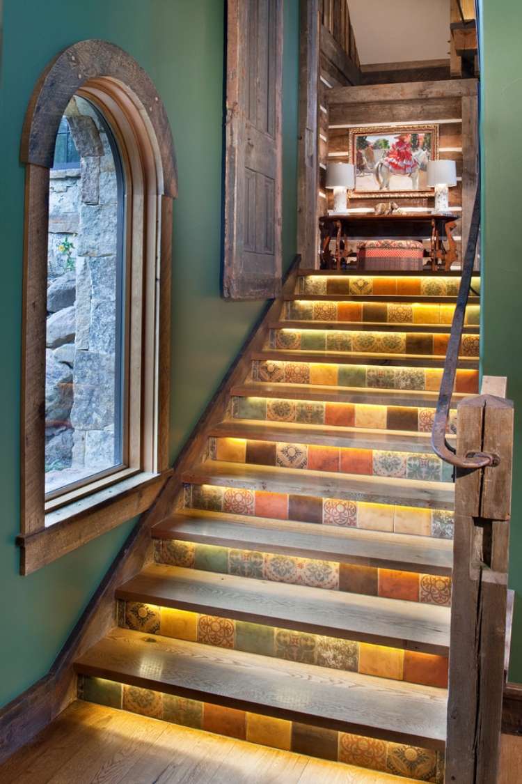 eclairage-escalier-led-indirect-escalier-rustique-contre-marche-déco-patchwork