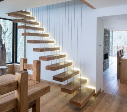 eclairage-escalier-led-indirect-escalier-suspendu-tiges-acier