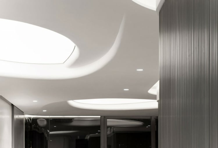 eclairage-plafond--spot-encastres-peinture-blanche
