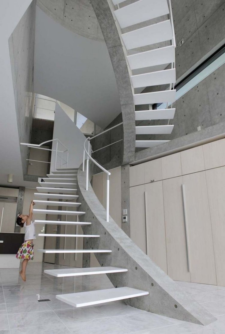 escalier-colimaçon-marches-suspendues-design-extraordinaire