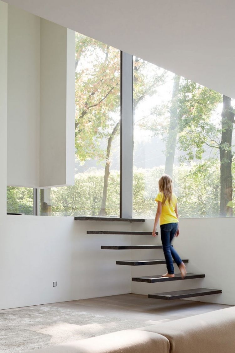 escalier-droit-marches-suspendues-sans-rampe-design-minimaliste