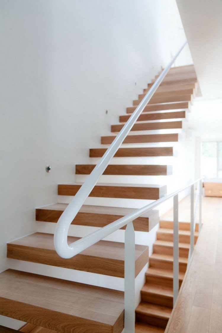escalier-droit-sans-contremarches-marches-suspendues-bois
