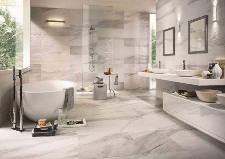 faience-salle-bains-experience-blanc-gris-clair-meuble-rangement-baignoire-îlot