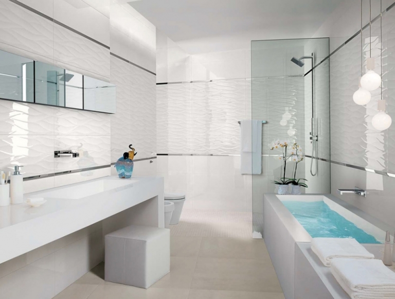 faience-salle-bains-lumina-3d-blanche-frise-argent-baignoire-cabine-douche faïence salle de bains