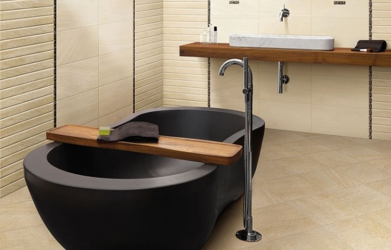 faience-salle-bains-natural-stones-beige-bordures-baignoire-îlot-noire