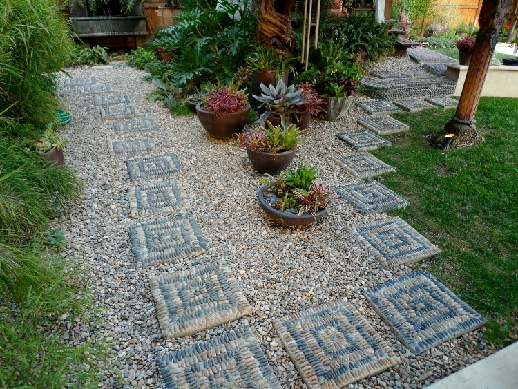 galet-décoratif-mosaique-forme-carrés-pas-japonais-jardin