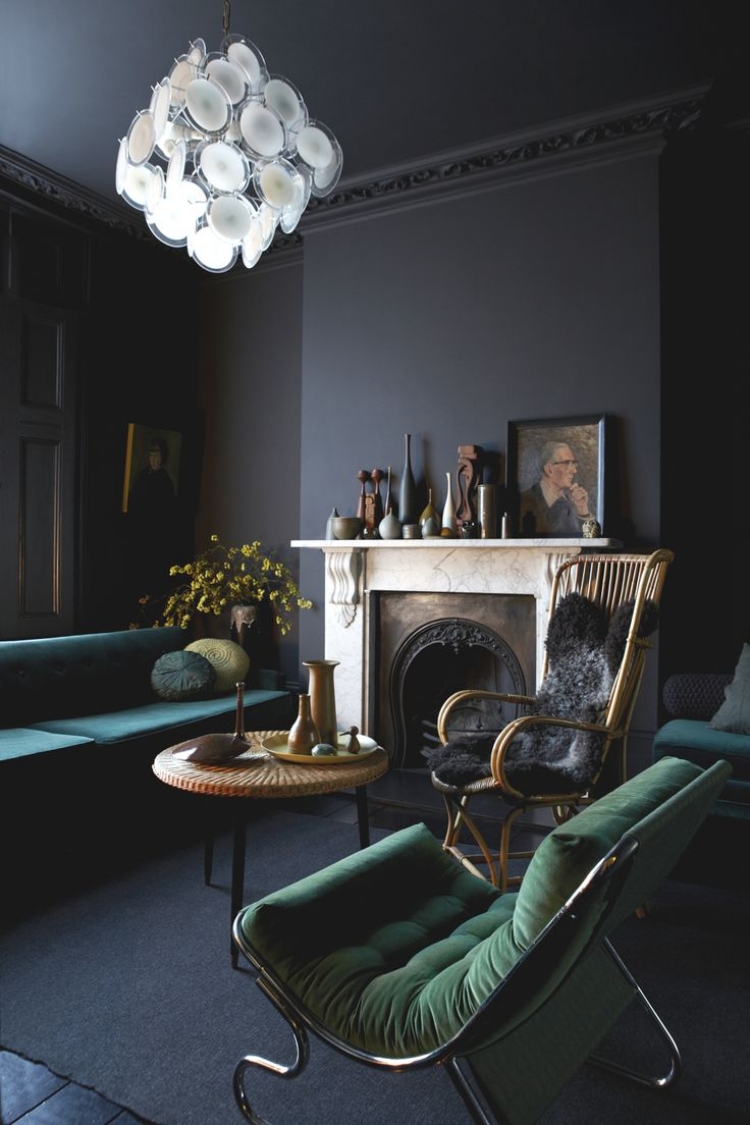 gris-anthracite-murs-plafonds-meubles-foncés-salon-classique