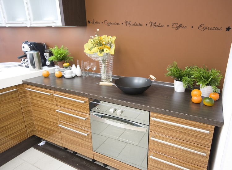 idee-deco-cuisine-cafe-peinture-murale-marron-types-café