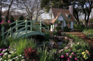 idee-pont-jardin-couleur-turuqoise-fleurs-maison-bassin