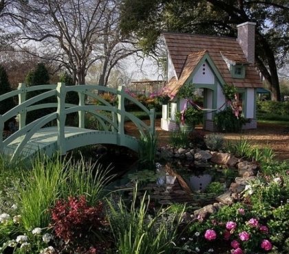 idee-pont-jardin-couleur-turuqoise-fleurs-maison-bassin