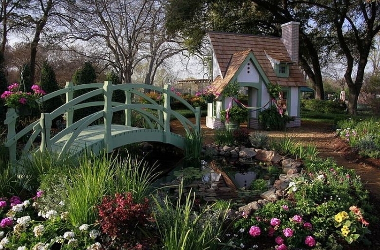 idee-pont-jardin-couleur-turuqoise-fleurs-maison-bassin