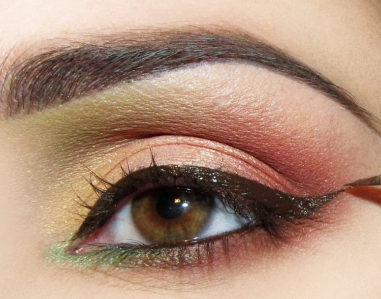 idees-maquillage-ete-eye-liner-marron-ombre-paupière-rose-pêche-jaune-vert