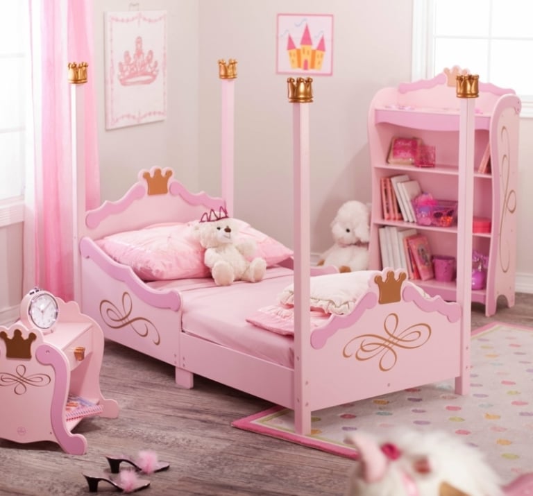 lit-colonnes-enfant-chambre-fille-couleur-rose